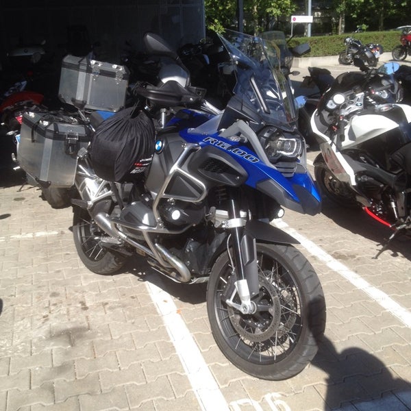 7/19/2014 tarihinde Engin Y.ziyaretçi tarafından BMW Motorrad Zentrum'de çekilen fotoğraf