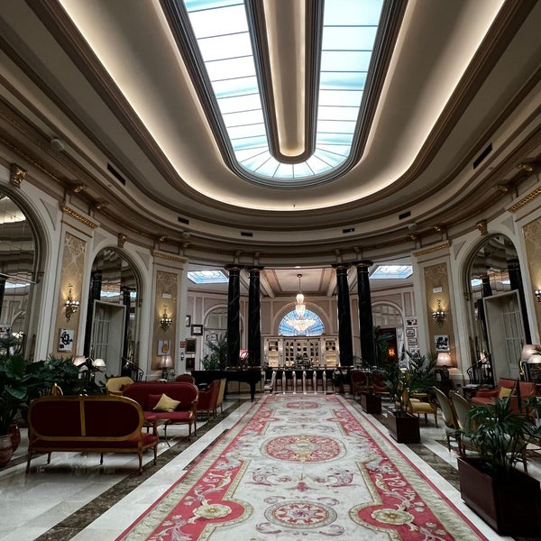 Foto tirada no(a) El Palace Hotel Barcelona por Olga T. em 8/29/2022