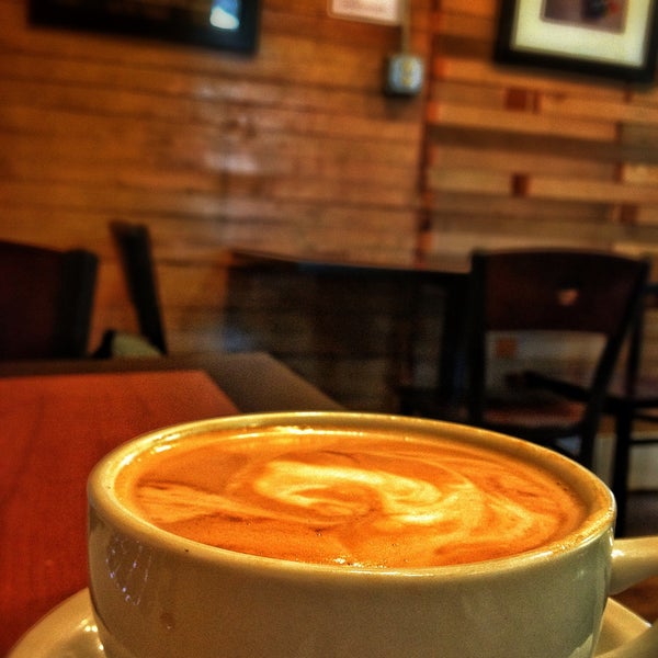 Das Foto wurde bei Land of a Thousand Hills Coffee von David K. am 4/12/2013 aufgenommen