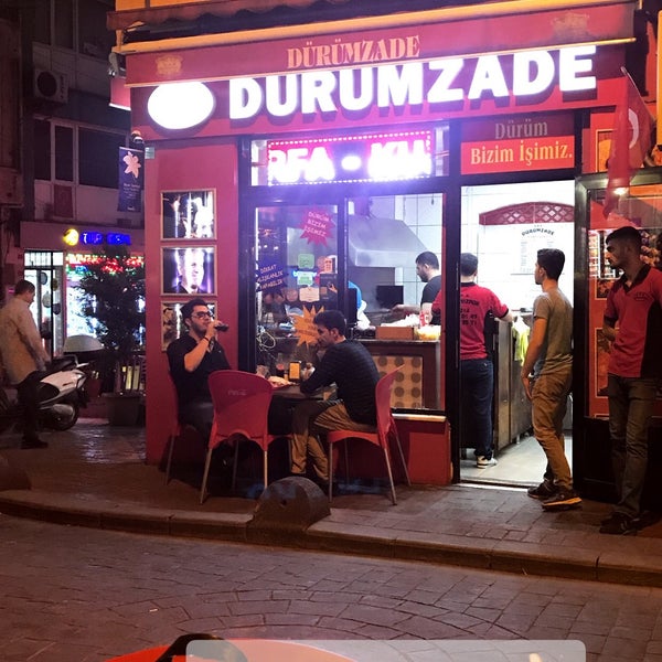 รูปภาพถ่ายที่ Dürümzade โดย Nil D. เมื่อ 6/9/2018