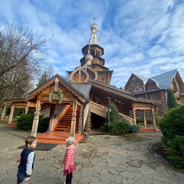 храм покрова пресвятой божией матери в мариуполе. храм покрова пресвятой богородицы на десне. храм покрова на десне. ватутинки. храм покрова божией матери на десне чароитовая ул 8.