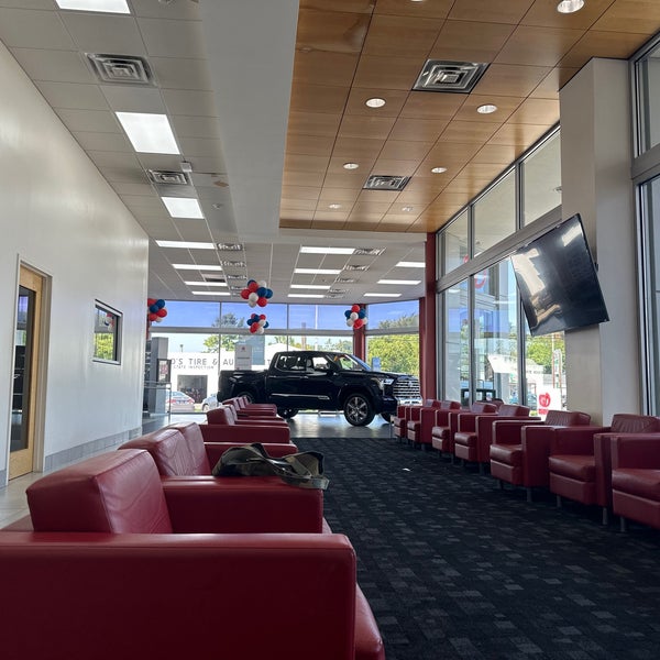 Sloane Automotive Group Car Dealership in Glenside