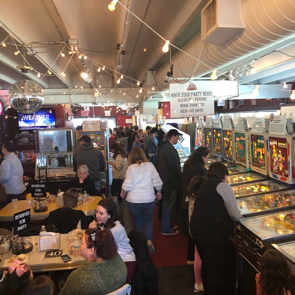 Foto scattata a Silverball Retro Arcade da Ray L. il 3/23/2019