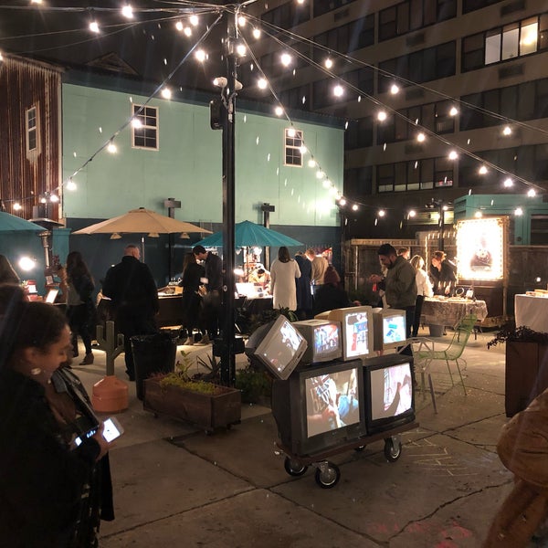 12/15/2018にRay L.がFrenchmen Art Marketで撮った写真