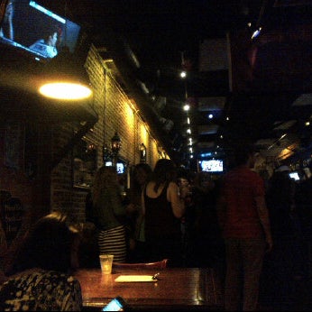 Снимок сделан в The Brick: Charleston&#39;s Favorite Tavern пользователем Christy P. 2/3/2013