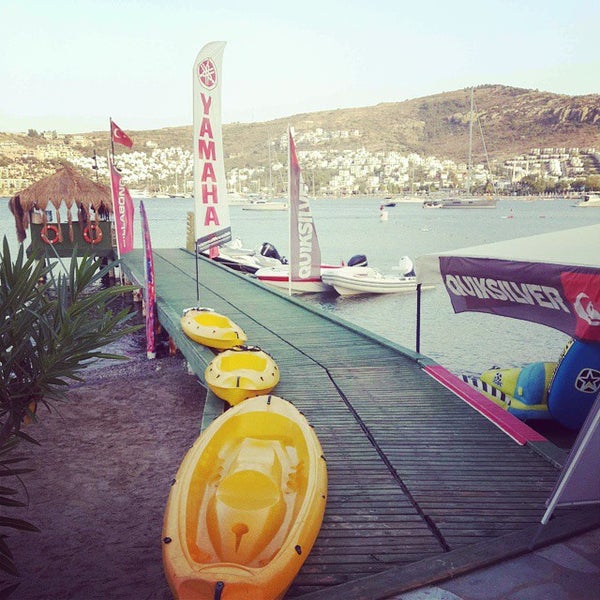 Baia Bodrum пляж понтон