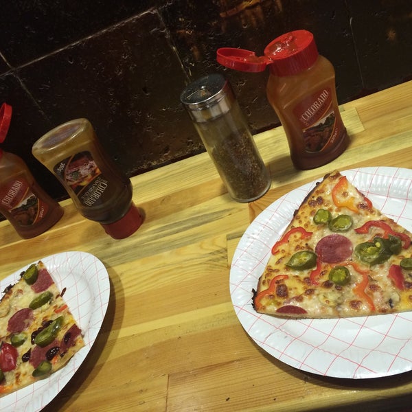 10/23/2015 tarihinde Hziyaretçi tarafından Pizza2Go'de çekilen fotoğraf