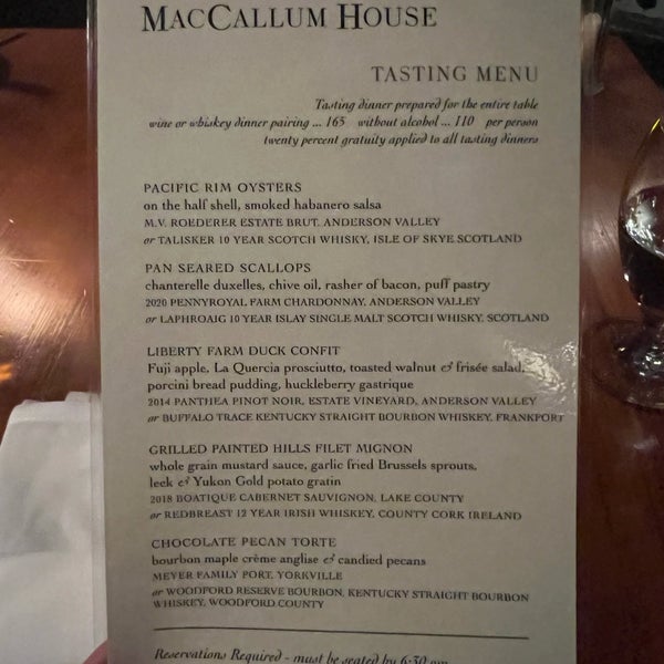 รูปภาพถ่ายที่ MacCallum House Restaurant, Grey Whale Bar &amp; Cafe โดย Jolie เมื่อ 12/10/2022