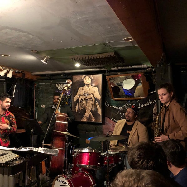 Das Foto wurde bei Smalls Jazz Club von Gulnara am 10/27/2019 aufgenommen