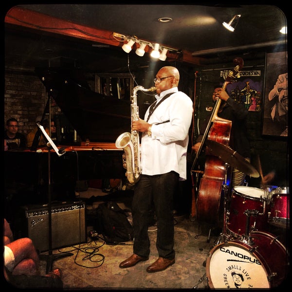 Foto diambil di Smalls Jazz Club oleh Gulnara pada 9/5/2019
