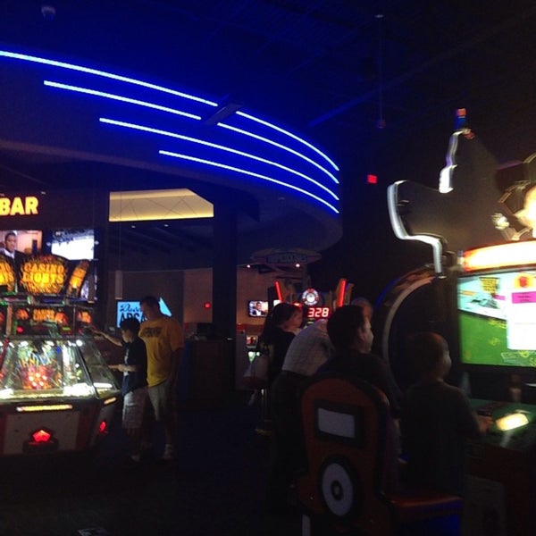 Photo taken at Dave &amp; Buster&#39;s by Rufus S. on 8/23/2013