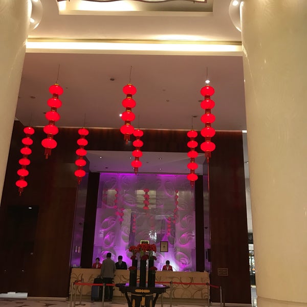 Foto scattata a The Eton Hotel Shanghai (裕景大饭店) da RAZ il 3/27/2017