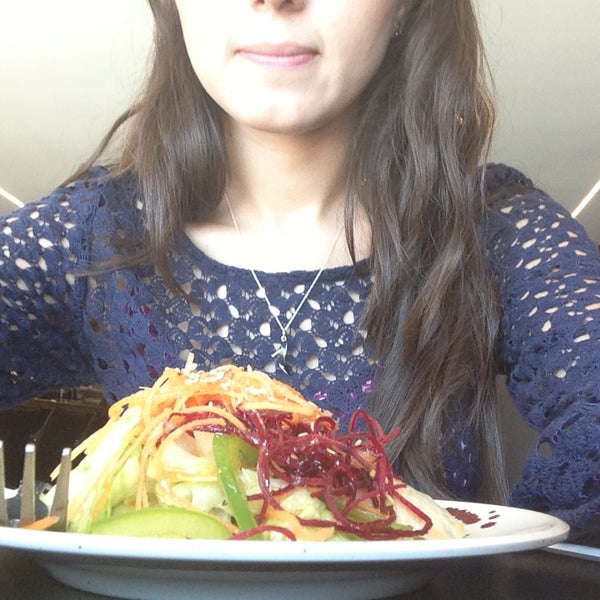 รูปภาพถ่ายที่ Furasshu Japanese Cuisine โดย Priscilla J. เมื่อ 5/13/2013