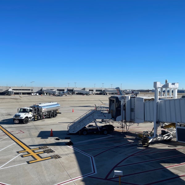 รูปภาพถ่ายที่ Piedmont Triad International Airport (GSO) โดย Rafael A. เมื่อ 12/13/2021