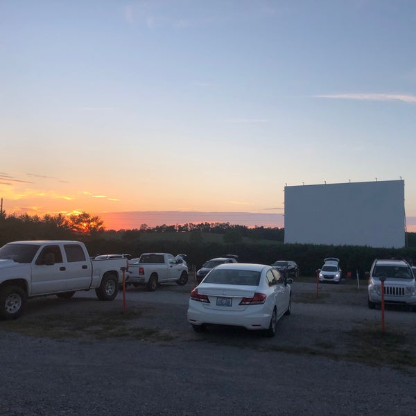 Снимок сделан в Bourbon Drive-In пользователем jay r. 8/10/2020