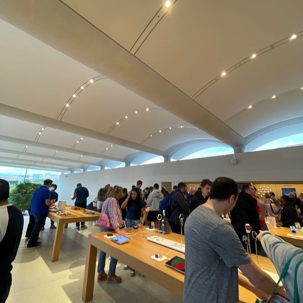 Apple Store in Aventura, Florida Editorial Photo - Image of macbook,  company: 163001826