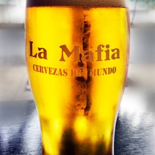 Das Foto wurde bei La Mafia Cervezas Del Mundo von La Mafia C. am 6/28/2013 aufgenommen