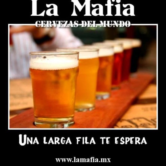 Das Foto wurde bei La Mafia Cervezas Del Mundo von La Mafia C. am 5/31/2013 aufgenommen
