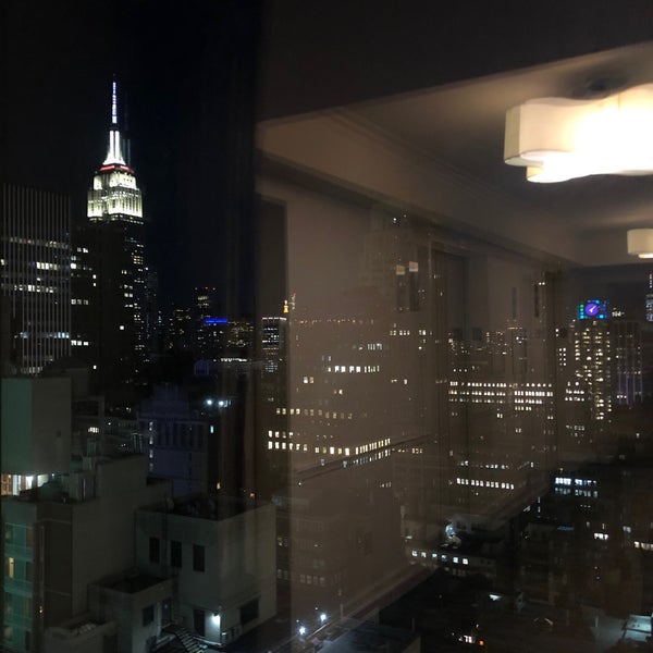 รูปภาพถ่ายที่ Hilton New York Times Square โดย Johnika D. เมื่อ 2/9/2020