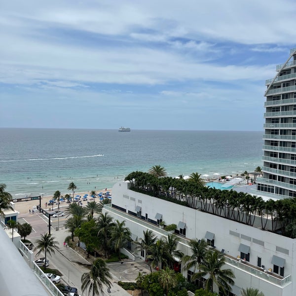 Foto diambil di Hilton Fort Lauderdale Beach Resort oleh Johnika D. pada 6/21/2021