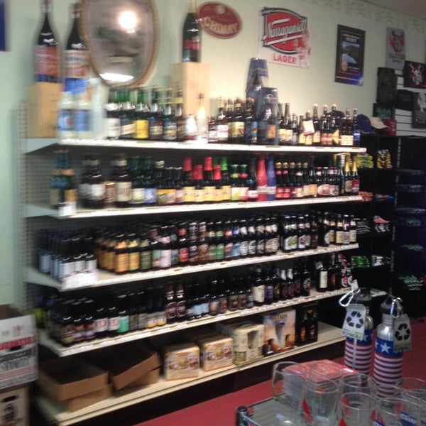 3/29/2014에 rick m.님이 Tully&#39;s Beer &amp; Wine에서 찍은 사진