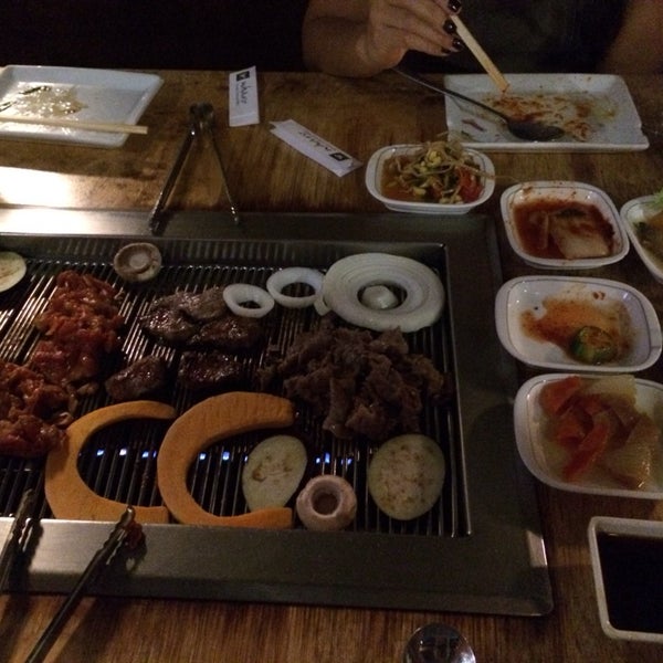 Photo prise au Wharo Korean BBQ par Arun N. le10/30/2014