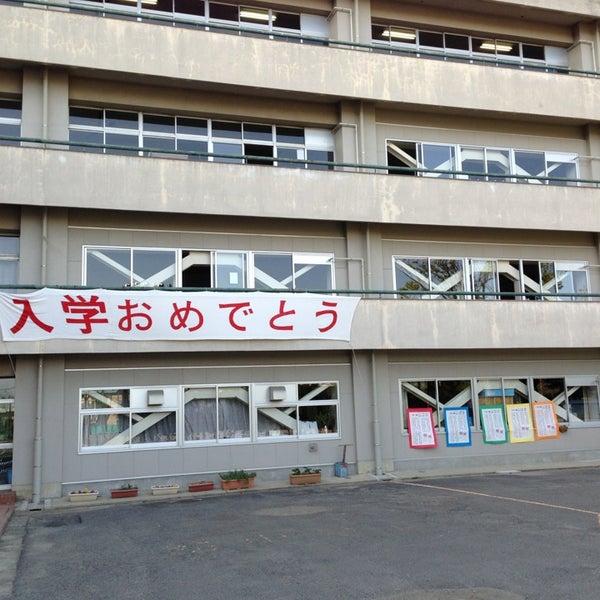 次での写真：蕨市立第二中学校 中学校