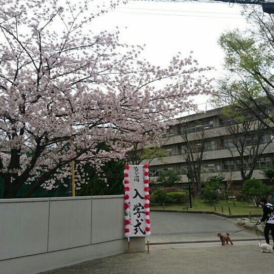 次での写真：蕨市立第二中学校 中学校