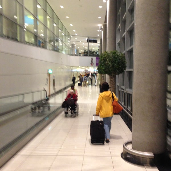 Снимок сделан в Международный аэропорт Абу-Даби (AUH) пользователем Andy C. 5/11/2013