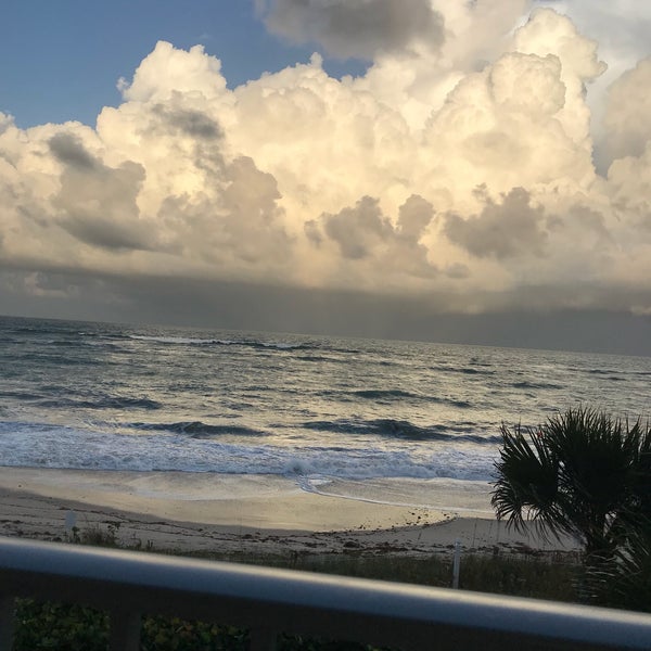 รูปภาพถ่ายที่ Costa d&#39;Este Beach Resort &amp; Spa โดย Nikki เมื่อ 10/4/2018