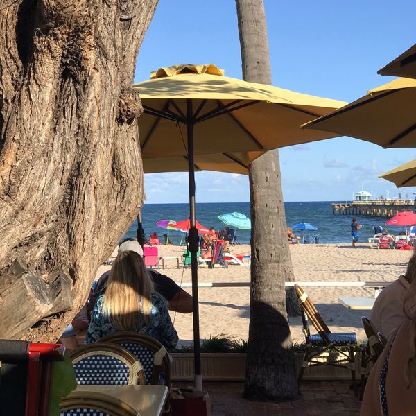 Photo taken at Aruba Beach Cafe by Nikki on 11/12/2019