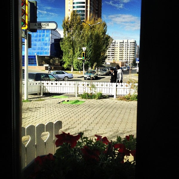 10/8/2012 tarihinde Aselziyaretçi tarafından Corso Coffee'de çekilen fotoğraf