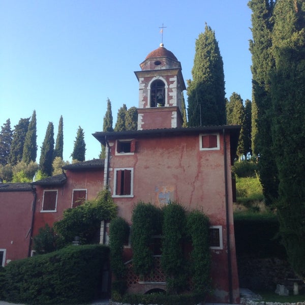 Foto diambil di Villa Cordevigo Wine Relais oleh Mads J. pada 9/2/2014