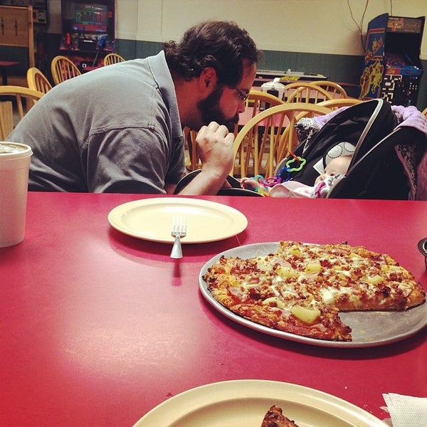 5/3/2014にMichelle O.がJohnny&#39;s Pizza Houseで撮った写真