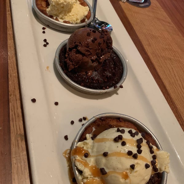 Photo taken at BJ&#39;s Restaurant &amp; Brewhouse by Anthony P. on 8/9/2019
