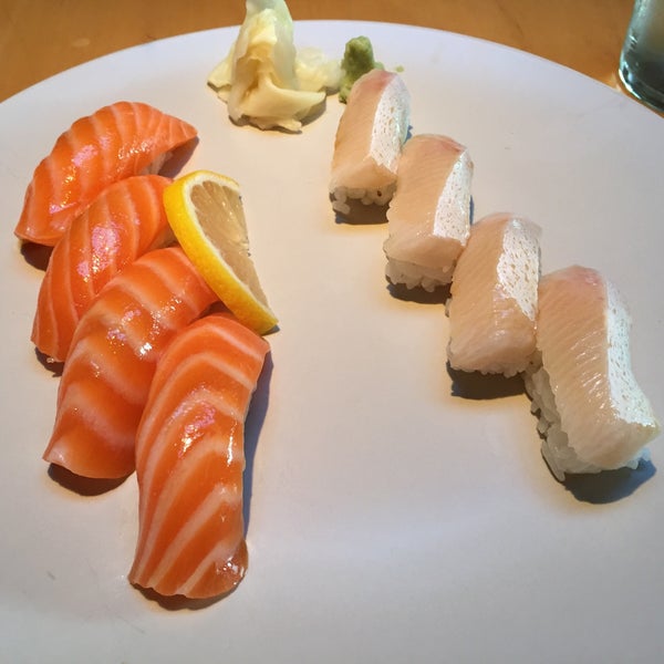 Foto tomada en Blowfish Sushi to Die For  por Jessica L. el 8/8/2016