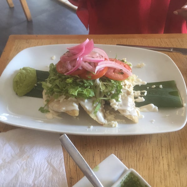 Foto diambil di Pachuco Restaurante oleh Dena C. pada 4/27/2017