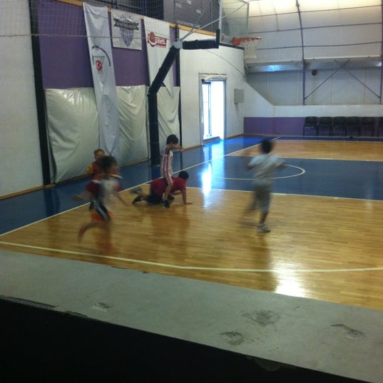 Foto scattata a Hidayet Türkoğlu Basketbol ve Spor Okulları Dikmen da Serap il 10/6/2012