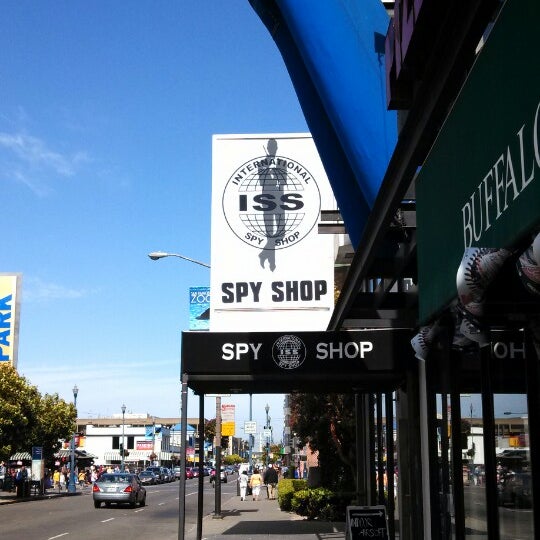 Das Foto wurde bei International Spy Shop von Molly P. am 6/14/2013 aufgenommen