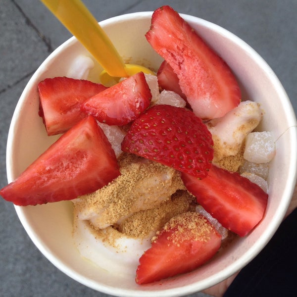 Photo taken at Yoppi Frozen Yogurt by Leanne K. on 6/17/2015