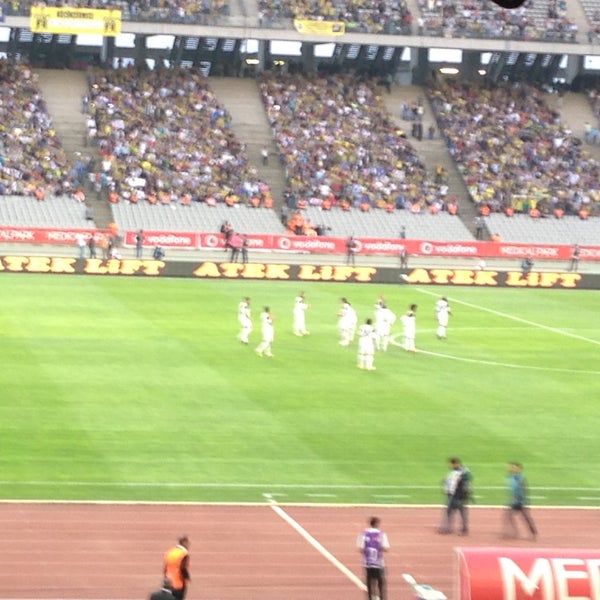 รูปภาพถ่ายที่ Atatürk Olimpiyat Stadyumu โดย Murat O. เมื่อ 5/5/2013