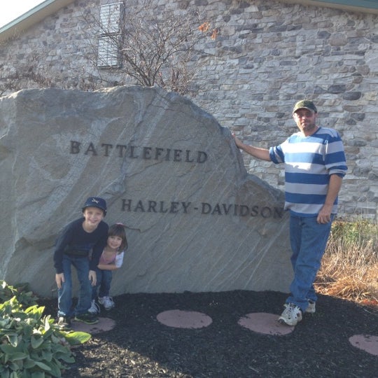 รูปภาพถ่ายที่ Battlefield Harley-Davidson โดย Jenn เมื่อ 11/18/2012