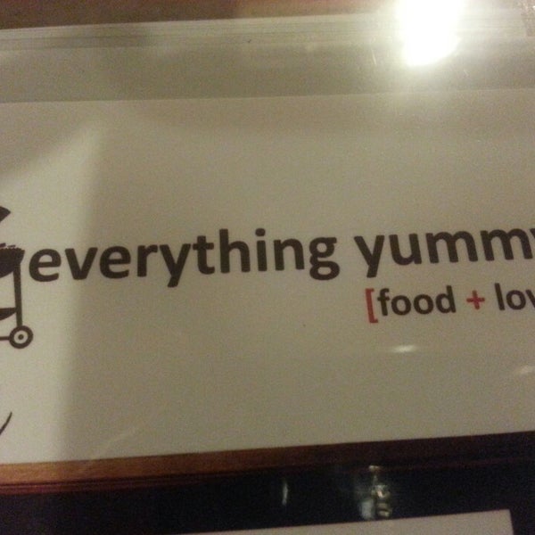 รูปภาพถ่ายที่ Everything Yummy [food+love] โดย Hannieberry A. เมื่อ 7/27/2014