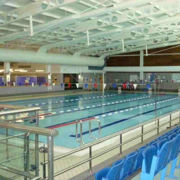 Mile End Park Leisure Centre and Stadium Centro de recreación en Mile