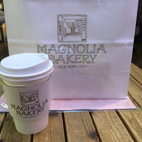 Photo taken at Magnolia Bakery by choi v. on 1/9/2016