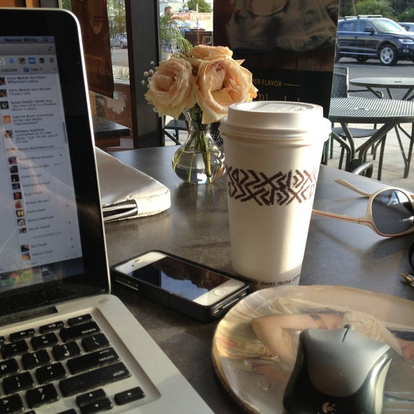 Photo prise au Peet&#39;s Coffee &amp; Tea par Hassan M. le7/24/2013