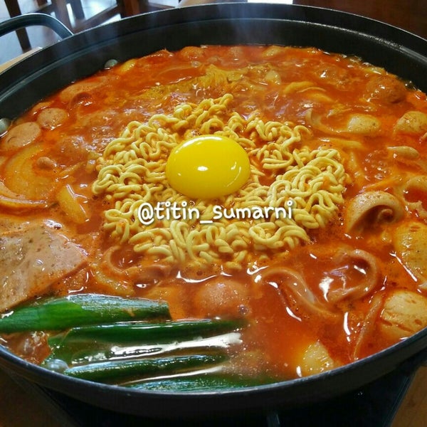 Снимок сделан в Jjang Korean Noodle &amp; Grill пользователем Titin S. 2/20/2016