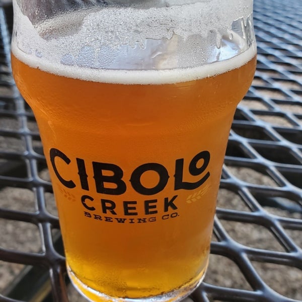 Das Foto wurde bei Cibolo Creek Brewing Co. von Steve -. am 11/30/2019 aufgenommen