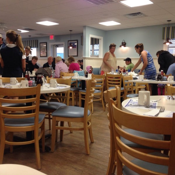 Photo taken at Uncle Bill&#39;s Pancake House - 21st Street by Dave T. on 7/10/2014