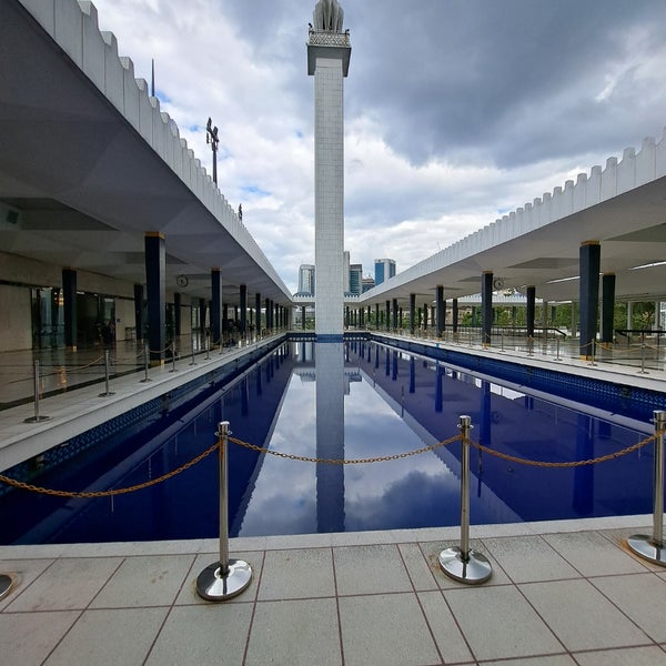 Das Foto wurde bei Masjid Negara Malaysia von Bayram😎 am 3/18/2023 aufgenommen